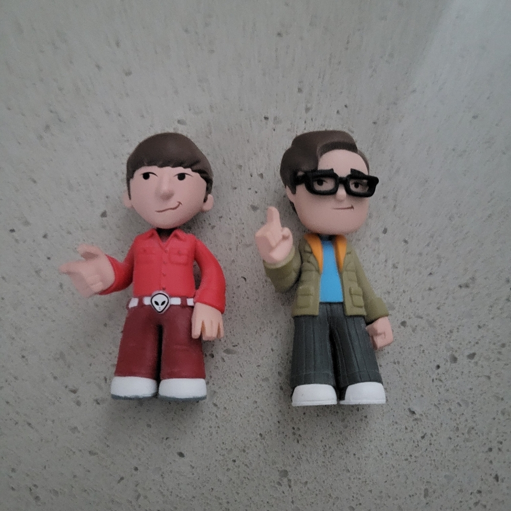 Set Of 2 Big Bang Theory Mini Figures - Leonard & Howard